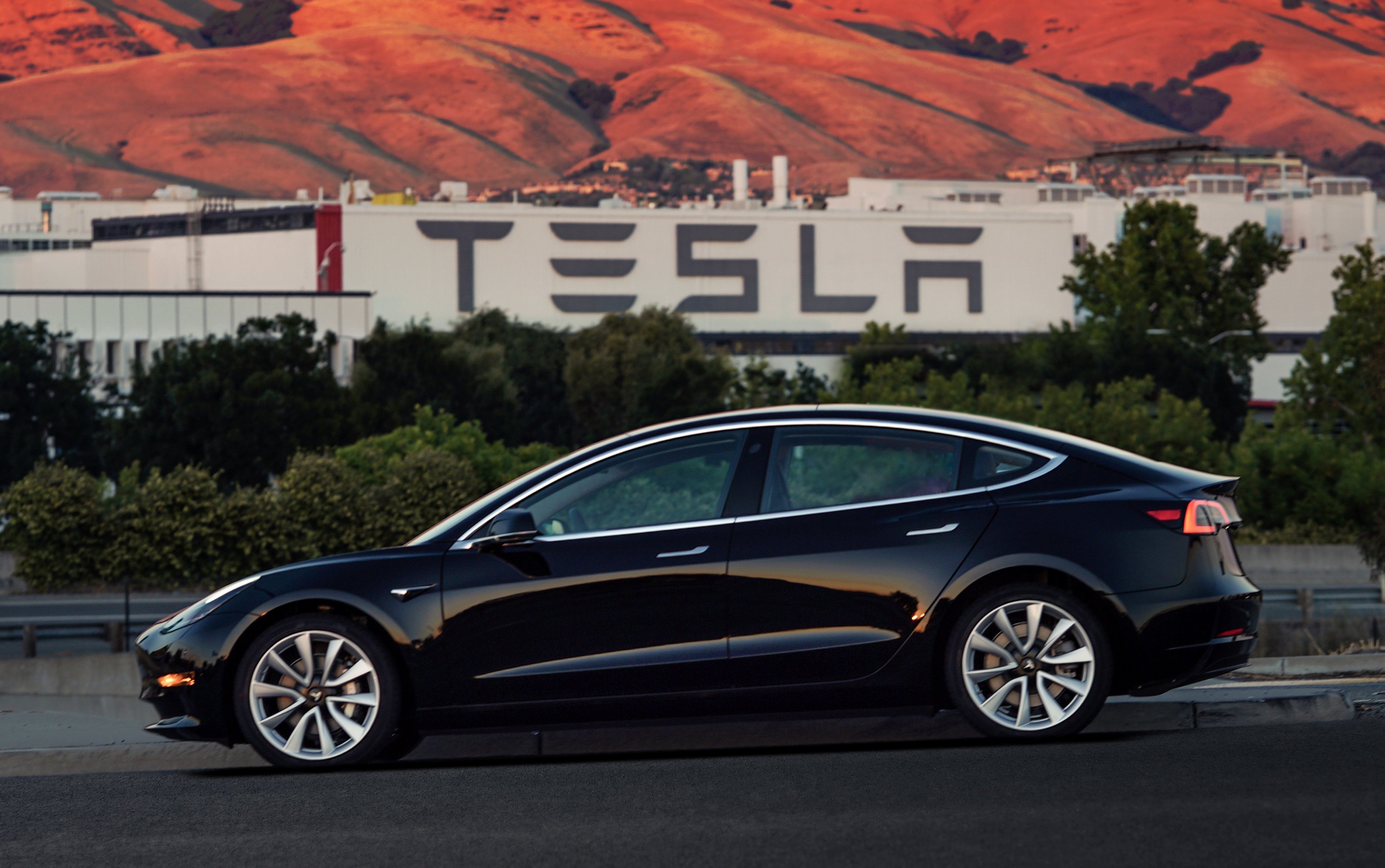 <b>��˹������Model 3ƴ�� ����1400�����g(sh��)�ˆT����(sh��)���v�S��܇</b>
