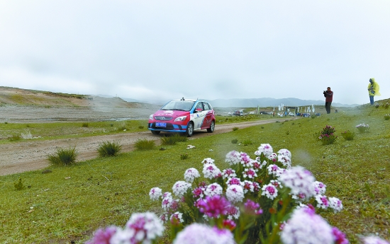 環(huán)湖電動(dòng)汽車?yán)? vspace= 環(huán)湖電動(dòng)汽車?yán)? border=